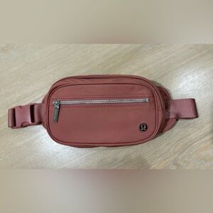 lululemon athletica Women's Wunderlust  Rose Brier Belt Bag